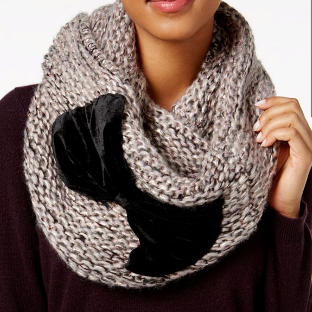 Betsey Johnson Chunky Knit Infinity Scarf Sequins And Black Velvet Bow NWT